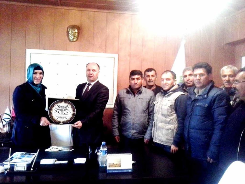 Tuzluca Belediyesi Eş Başkanlara Plaket