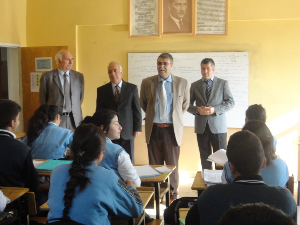 Milli Eğitim Müdüründen Okul Ziyareti