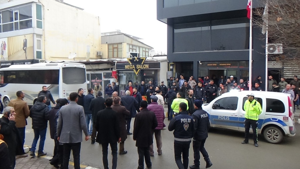 İKİ AİLE ARASINDA KAVGA 3 YARALI