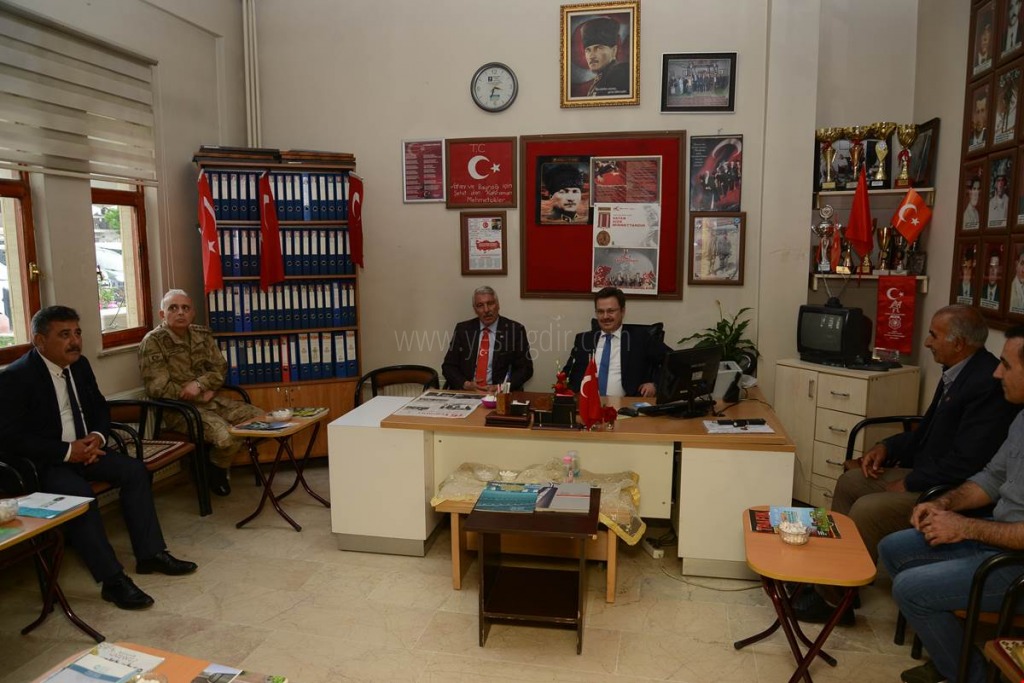 VALİ ÜNLÜ ŞEHİT VE GAZİ AİLELERİ DERNEĞİNİ ZİYARET ETTİ