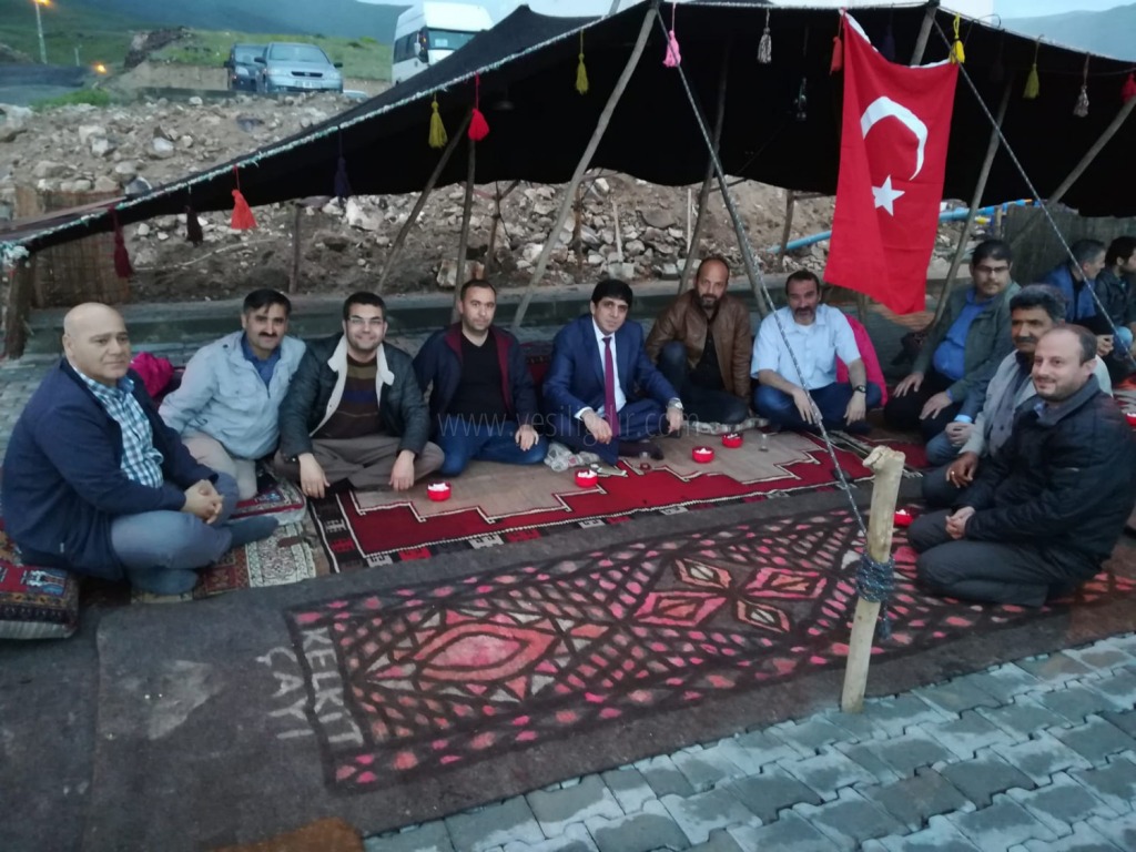 Rektör Alma Seyir Terasında Köy Sakinleri ve Personellerle Bir Araya Geldi