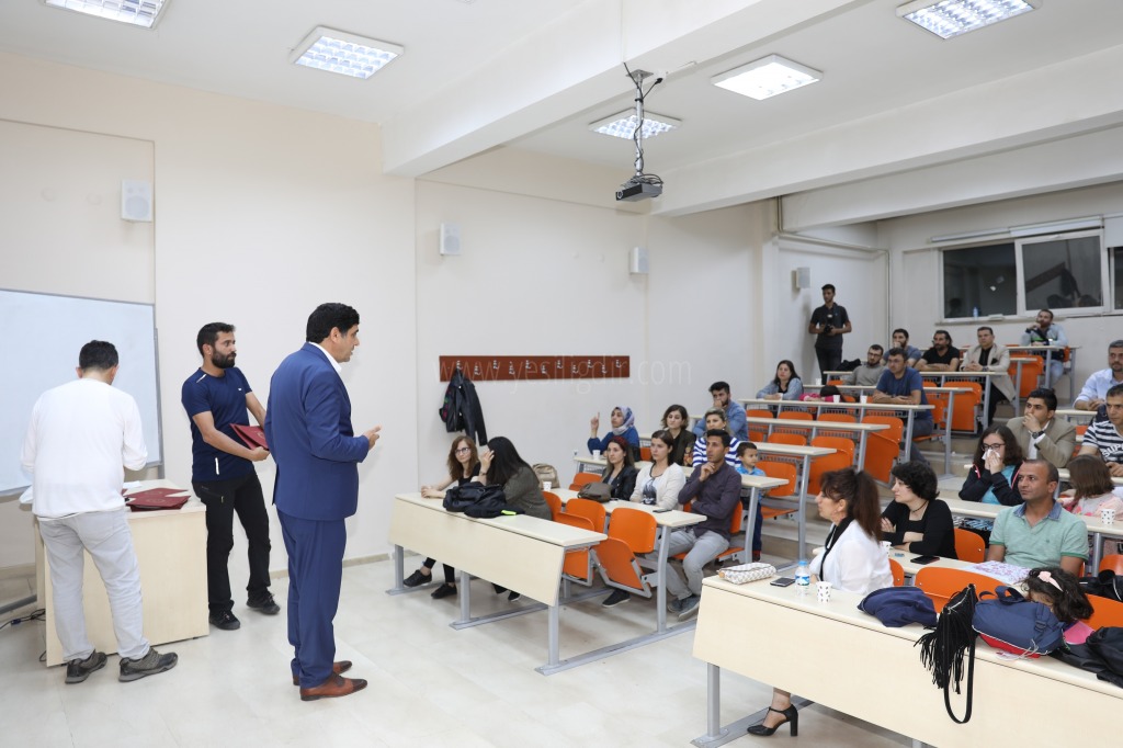 Temel Fotoğrafçılık Kursunun İlk Kursiyerlerine Bitirme Sertifikaları Verildi