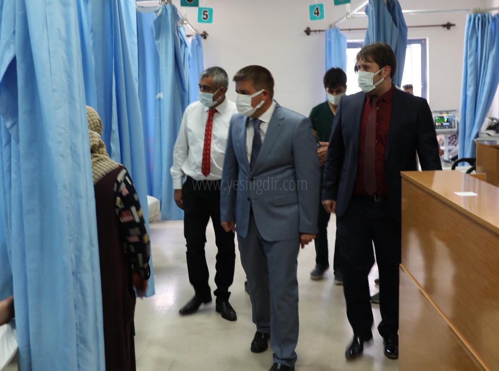 Vali Sarıibrahim sağlık çalışanlarının bayramını kutladı