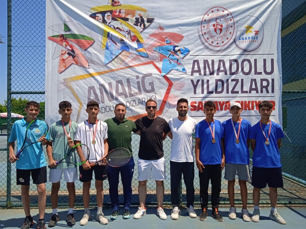 Tenis takımı finallere yükseldi