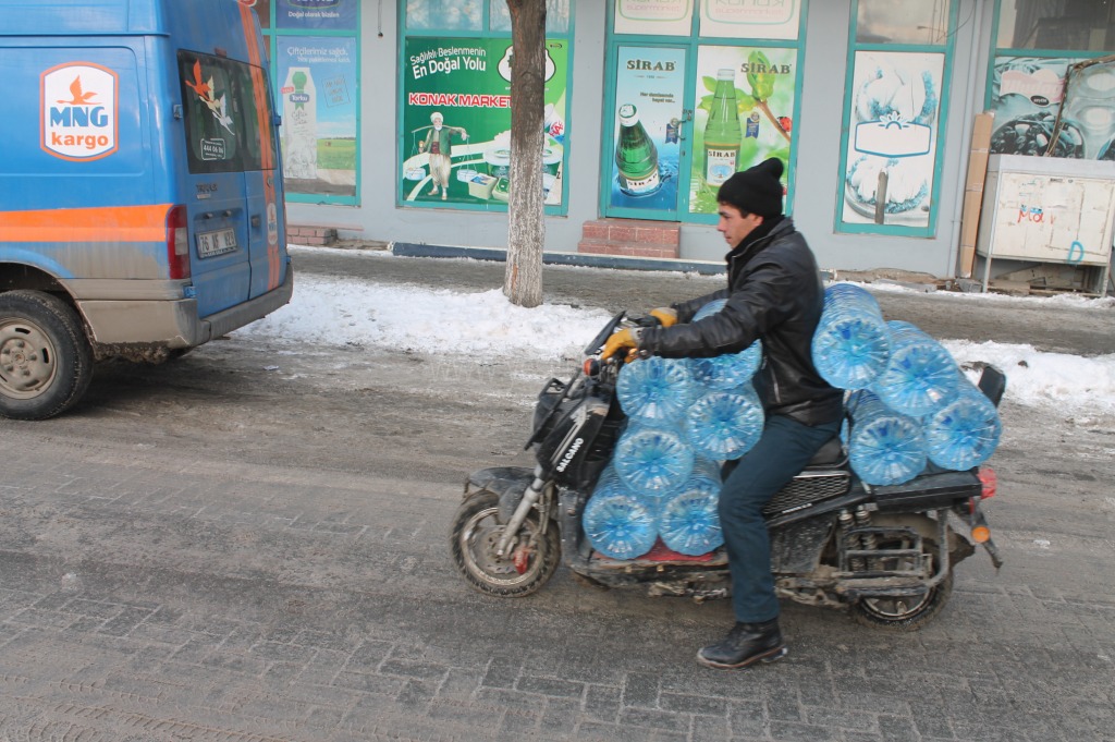 Motorsikletle Evlere Su servisi
