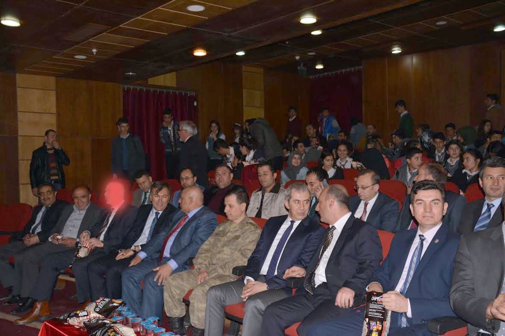 Emniyet Müdürü Yüksel Babal Son Umut Filmini Öğrencilerle Buluşturdu