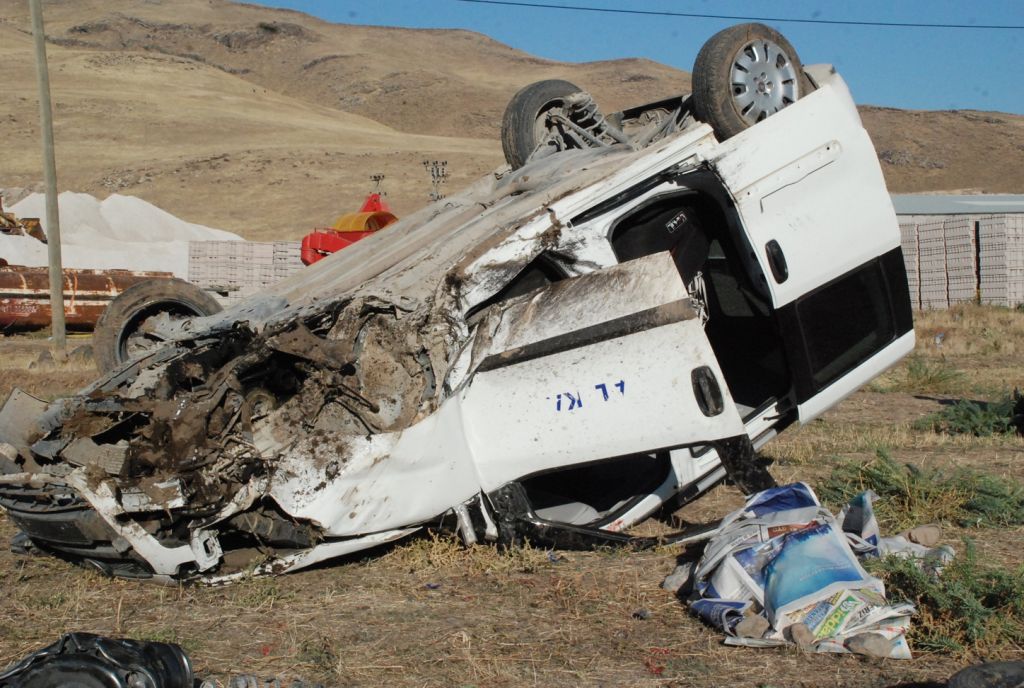 Trafik Kazası 1 ölü 2 yaralı