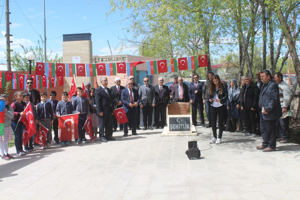 ERMENİLERİN KATLETTİĞİ HAKMEHMET KÖYÜ ŞEHİTLERİ ANILDI