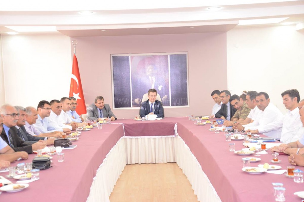 VALİ ENVER ÜNLÜ BAŞKANLIĞINDA 15 TEMMUZ ŞEHİTLERİ KOMİSYON TOPLANTISI YAPILDI