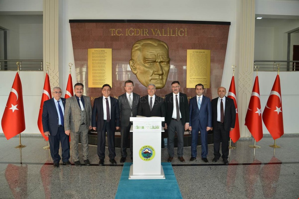 AK PARTİ GENEL BAŞKAN YARDIMCISI VEDAT DEMİRÖZ VALİ ÜNLÜYÜ ZİYARET ETTİ
