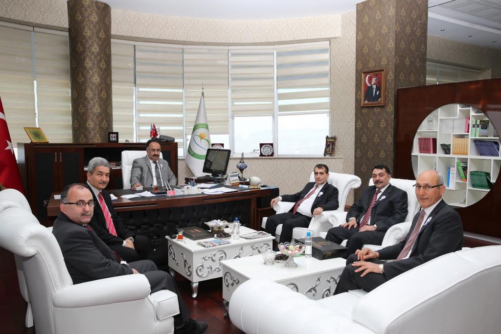 İl Defterdarı Durak Sercan Vergi Haftası Nedeniyle Rektör  Yılmazı Ziyaret Etti