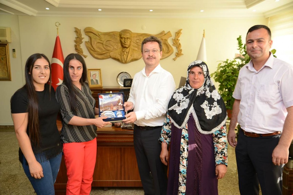 ÖZLEM SALAS VALİ ÜNLÜYÜ ZİYARET ETTİ