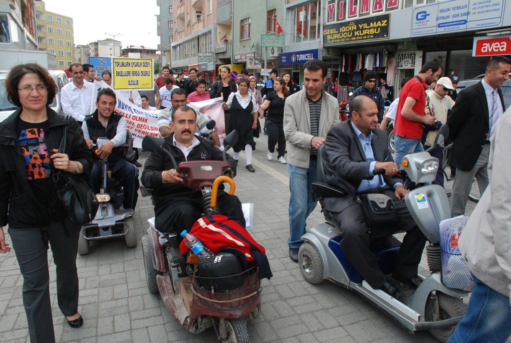 Engeliler Haftası Dolaysıyla Yürüyüş Düzenlendi