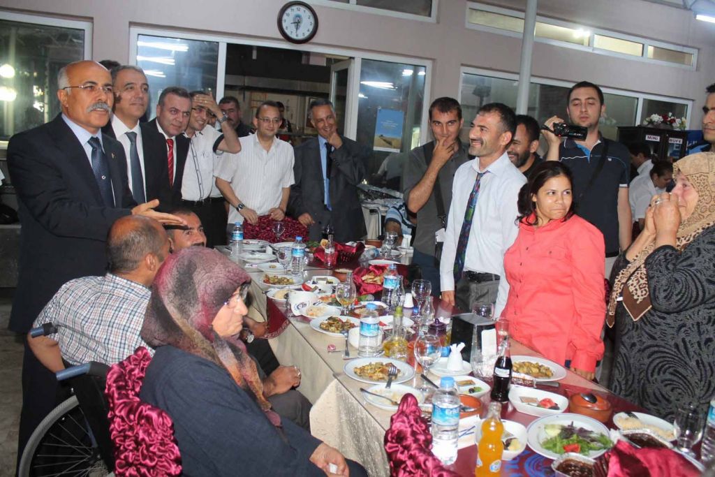 Toplum Destekli Polisten Engelilere İftar Yemeği