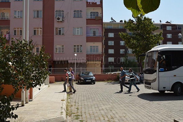 6 ÖĞRETMEN ADLİYEYE ÇIKARILDI