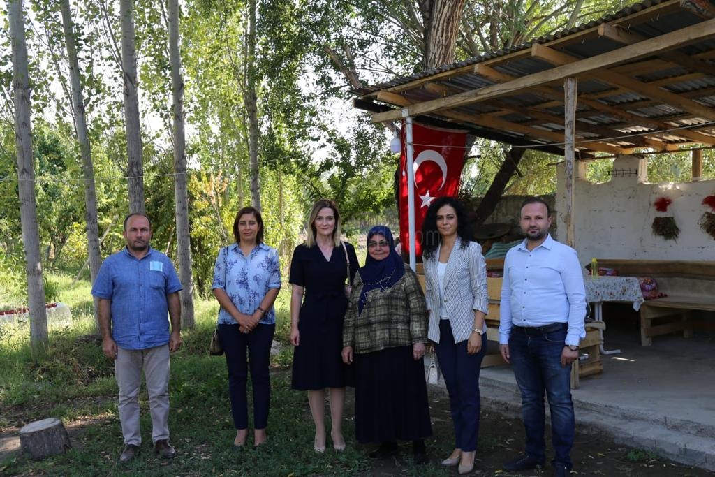 Hatice Sarıibrahimden Şehit Ailesine Ziyaret