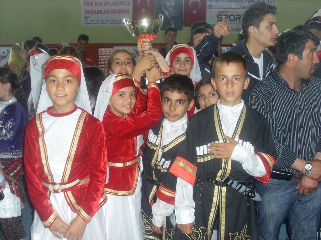 Minik Halk Oyunları Ekibinden Büyük Başarı