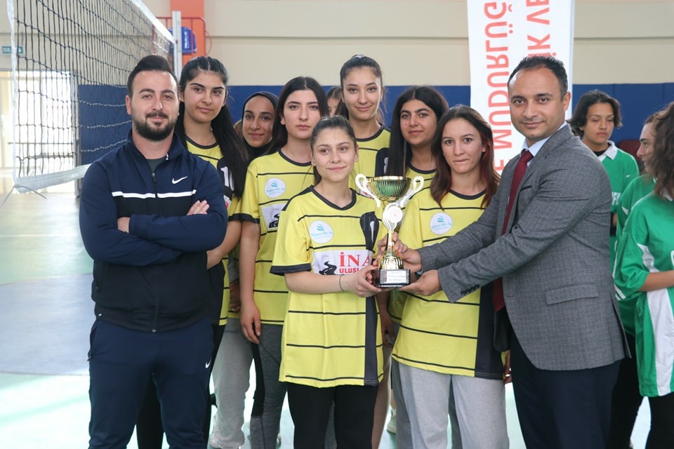 Voleybol müsabakaları ödül töreni düzenlendi