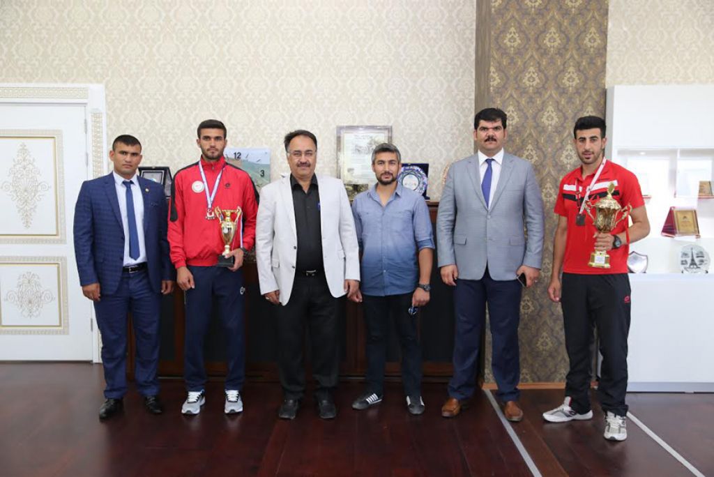 Muay Thai Ve Boks Dalında Türkiye Derecesi Alan Sporcularımız Rektör Yılmazı Ziyaret Etti