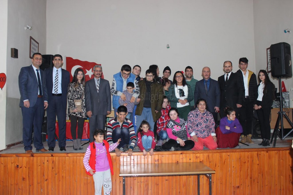 Öğrenciler Engelliler için konser verdi