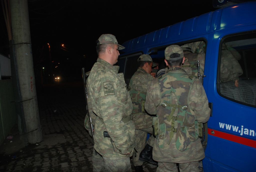Jandarma Gazinoculara Göz Açtırmıyor