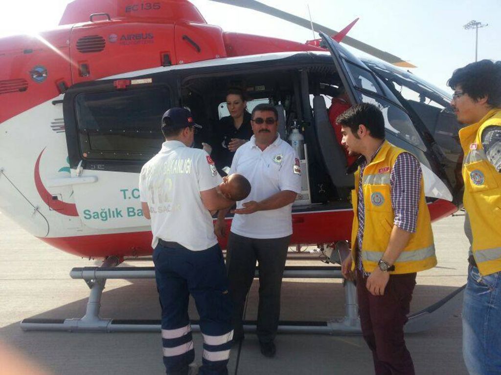 Zahir Bebek Sağlık Bakanlığının hava ambulansı ile hayata tutundu