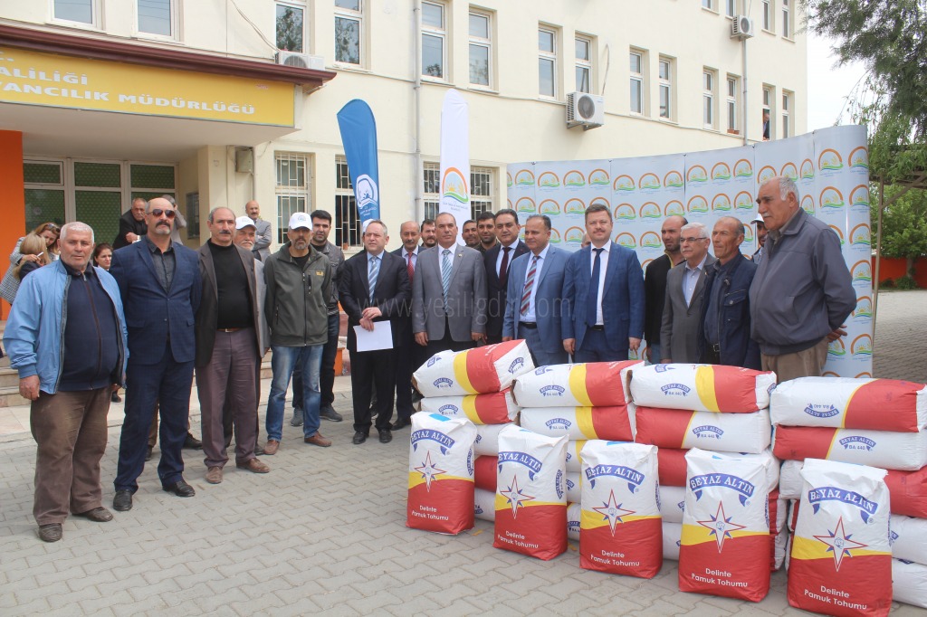Vali Ünlü Çiftçilere Beyaz Altın Dağıttı