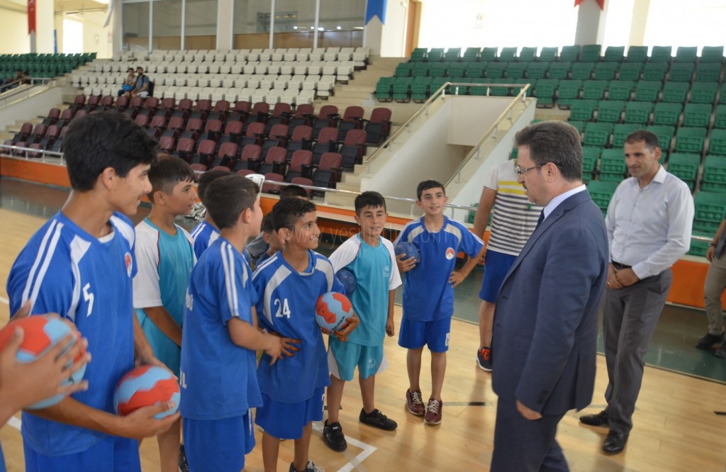 Vali Ünlü Yaz Spor Okullarında Çocuklarımızla Bir Araya Geldi