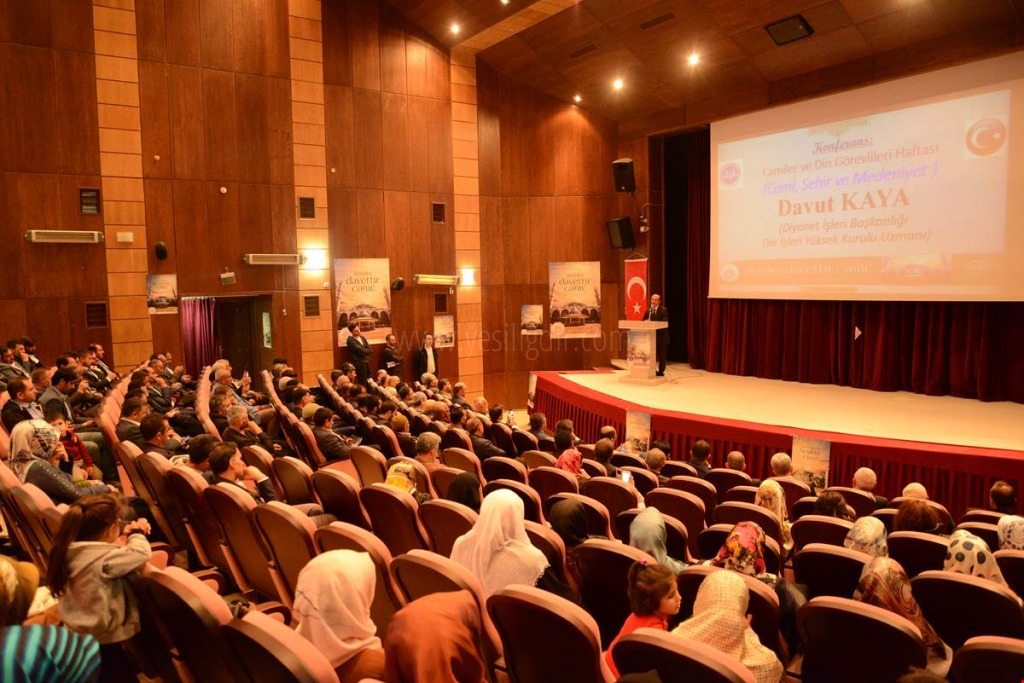 VALİ ENVER ÜNLÜ CAMİ ŞEHİR VE MEDENİYET KONULU KONFERANSA KATILDI