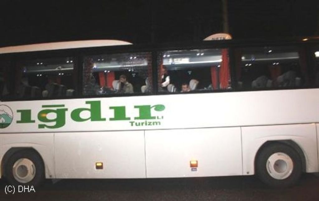 Yolcu Otobüsüne Taşlı Saldırı