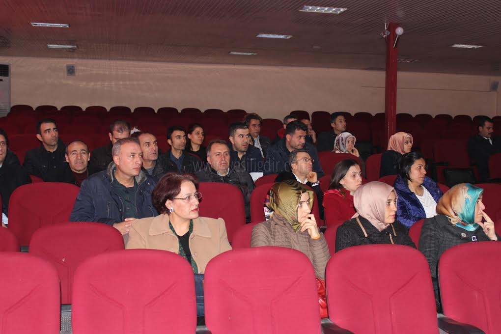 IĞDIRDA DANIŞMAN ÖĞRETMEN EĞİTİM SEMİNERİ DEVAM EDİYOR