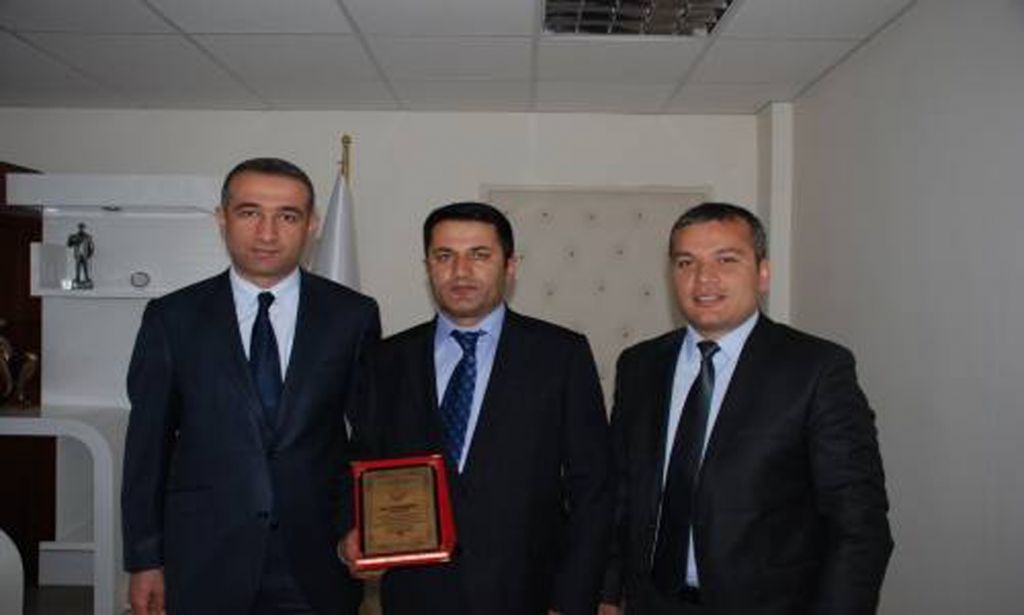 Kemal Karabulut'a teşekkür plaketi verildi