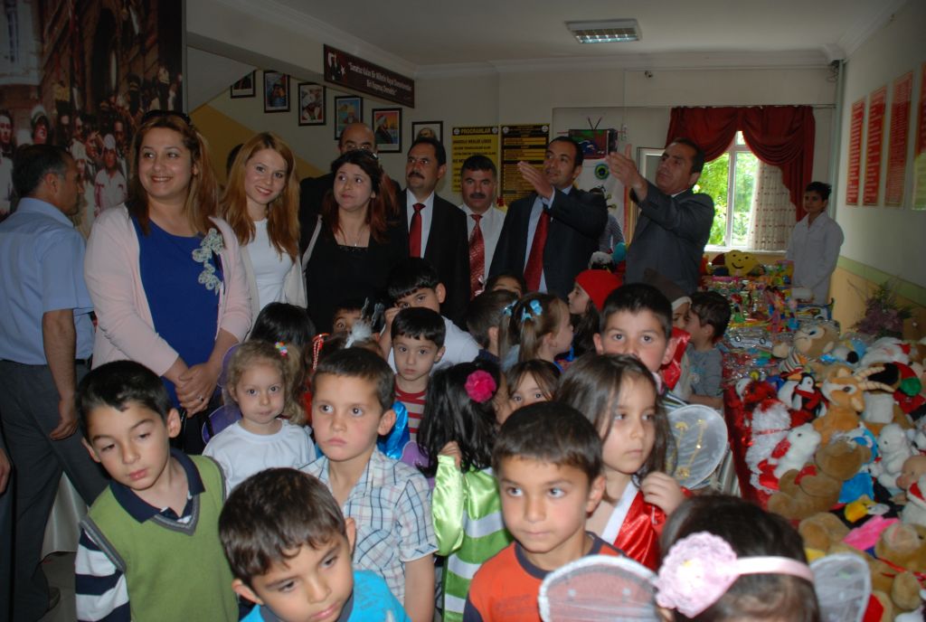 Besti Aydeniz Kız Meslek Lisesinden Anaokullarına Hediye Oyuncak