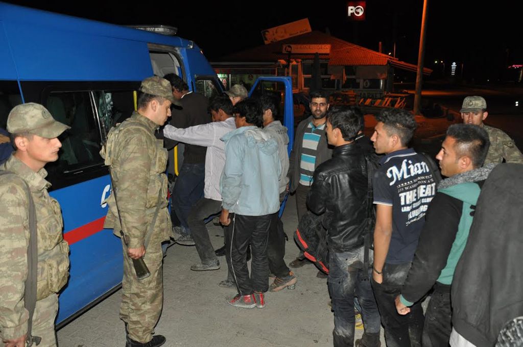 Jandarmadan İnsan kaçakçılarına nefes kesen operasyon