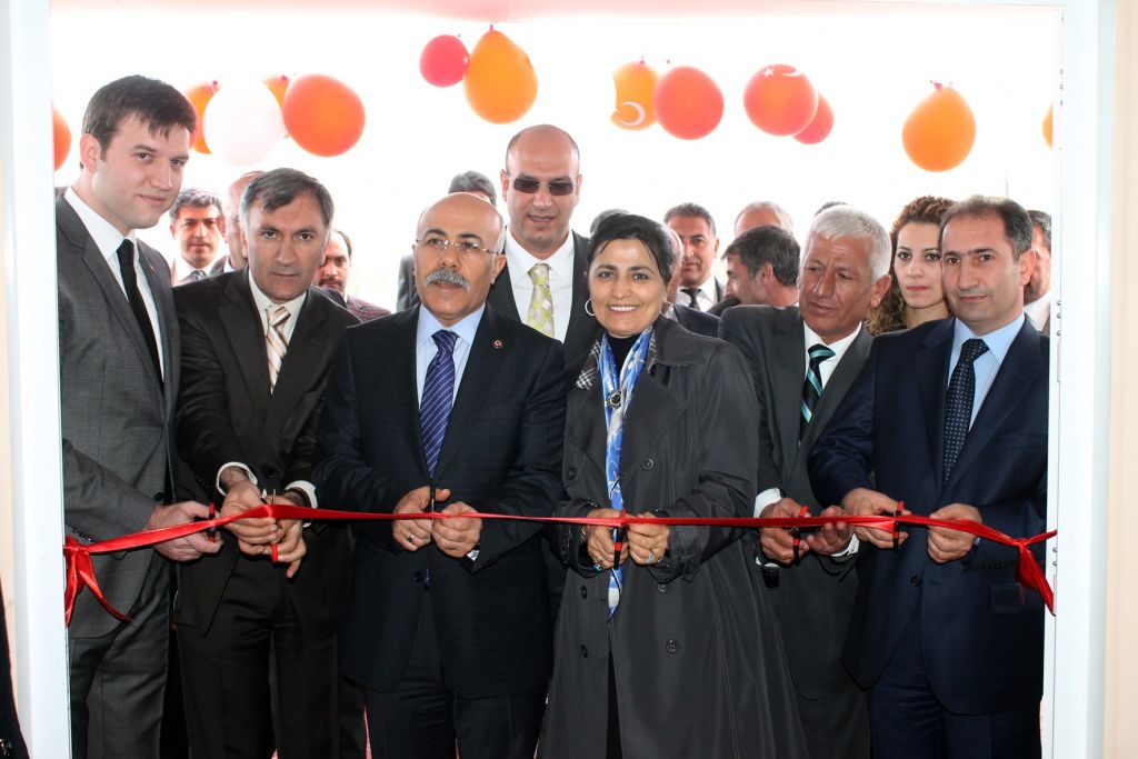 Vali Ahmet Pek Aralık İlçesinde Okul Kültür Evi Spor Salonu ve Kermes Açılışlarını Yaptı