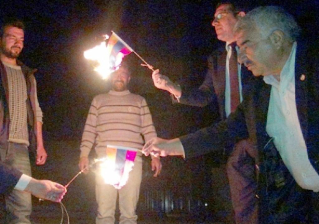 Iğdır'da Ermenistan Bayrağı Yaktılar