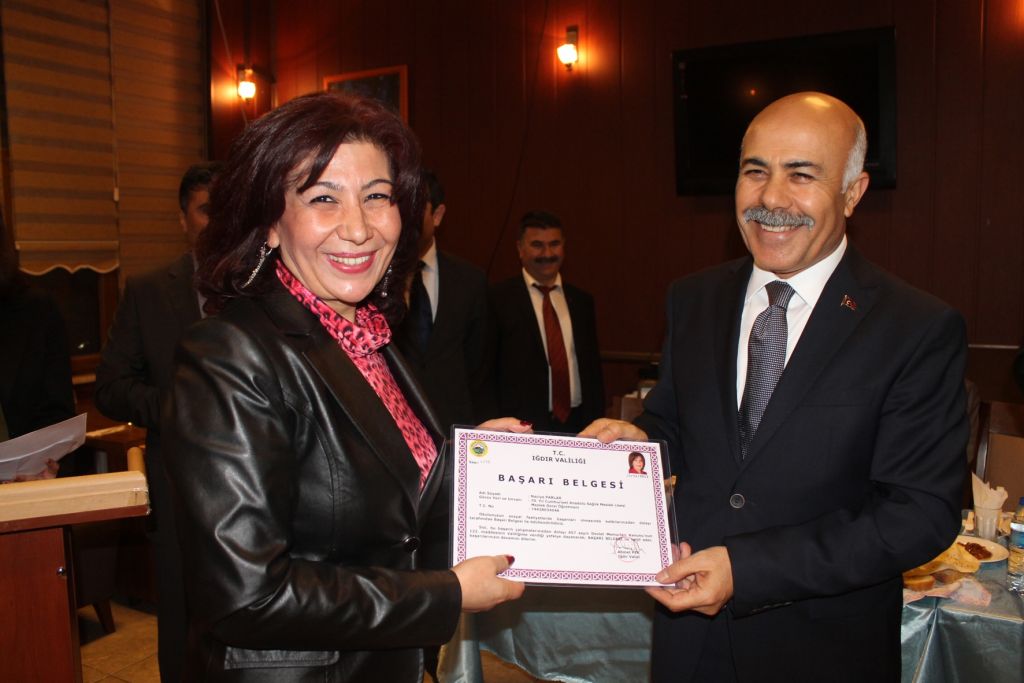 Başarılı Öğretmenlere Başarı Belgesi Verildi