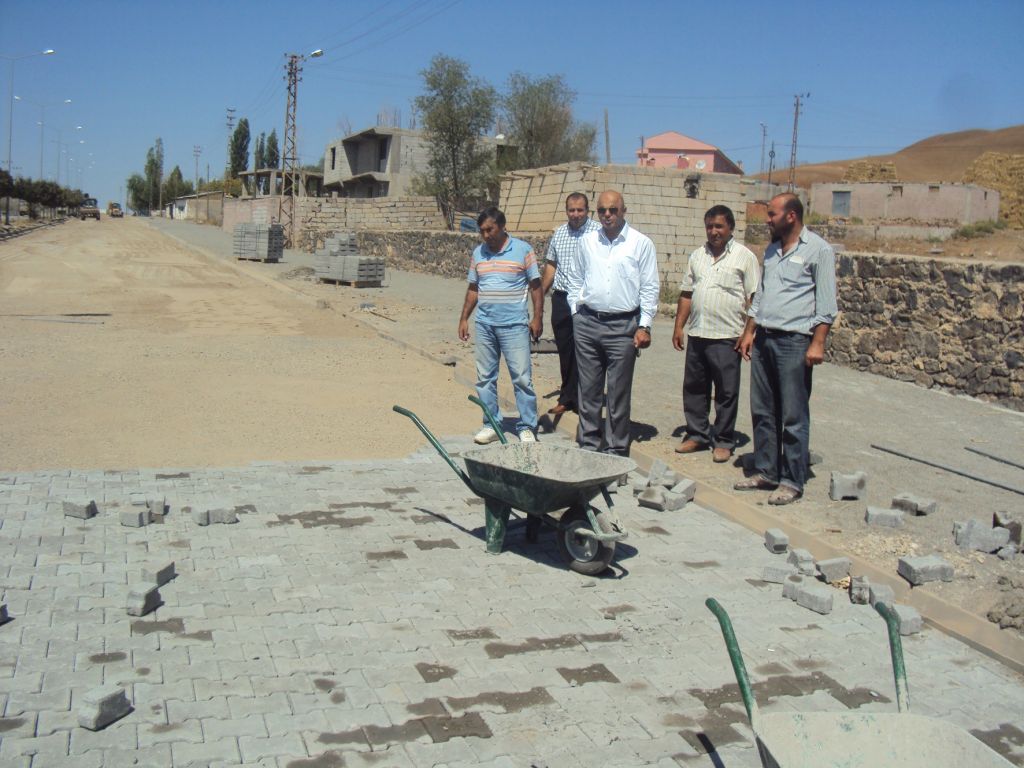 Tuzlucada Parke Taşı Döşemesi Tüm Hızıyla Devam Ediyor