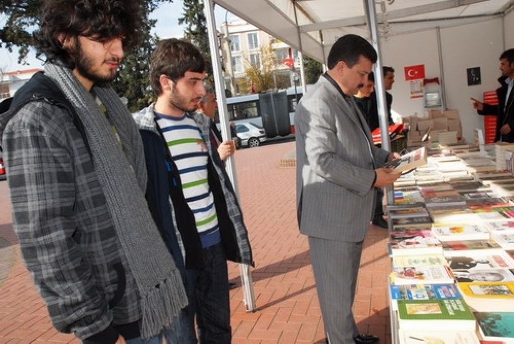 Iğdır'da Kitap Standı Açıldı