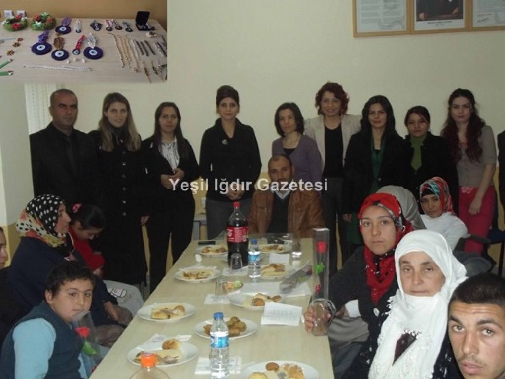Kaymakam Eşi Yeşim Özkan El Sanatları Kursunu Gezdi