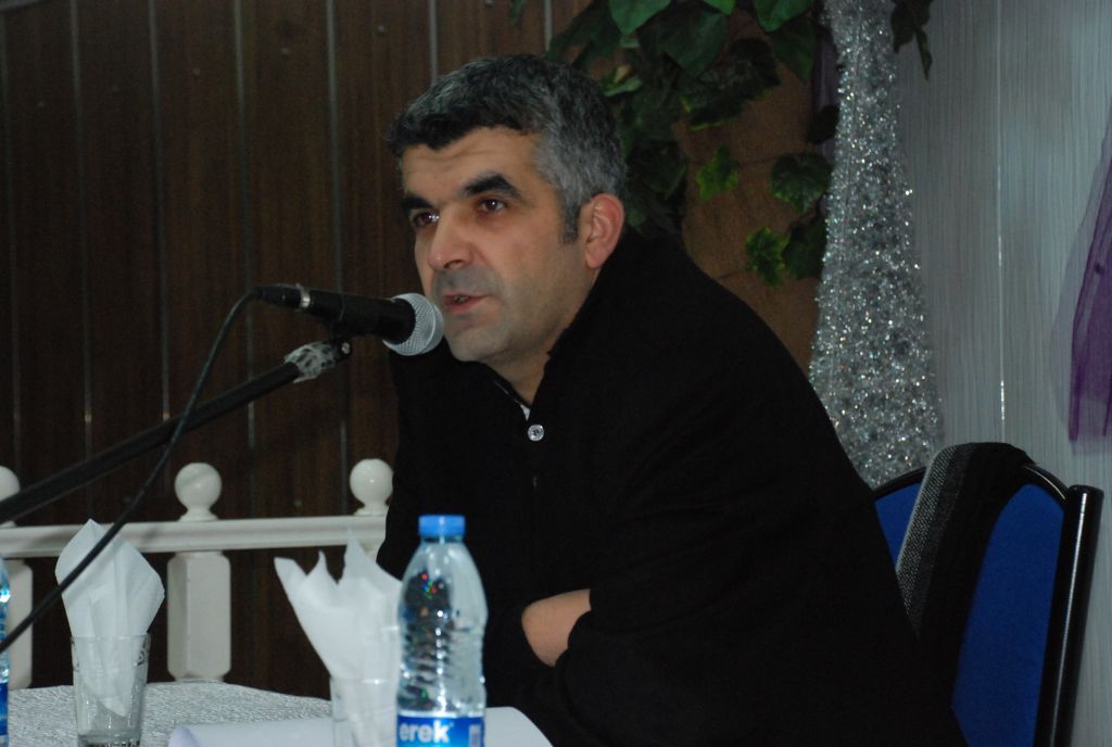 Yazar Ahmet Turgut Iğdırda kitaplarını imzaladı kitabın yazılış öyküsünü anlattı