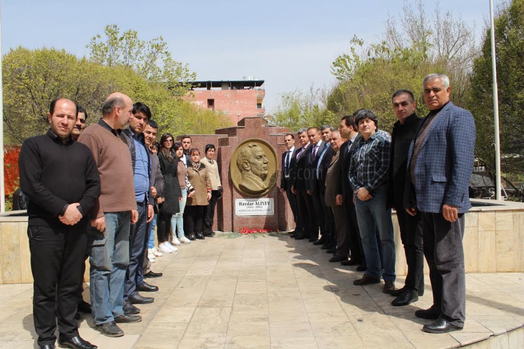 AZERBAYCAN İREVAN DRAM TİYATROSU ŞEHİT TÜRKLER ANIT VE MÜZESİNİ GEZDİ