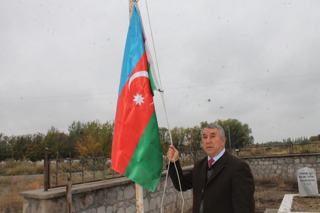 TAŞBURUNDA BULUNAN KERBELAYI İSMAİL ANITINDAKİ AZERBAYCAN BAYRAĞI DEĞİŞTİRİLDİ