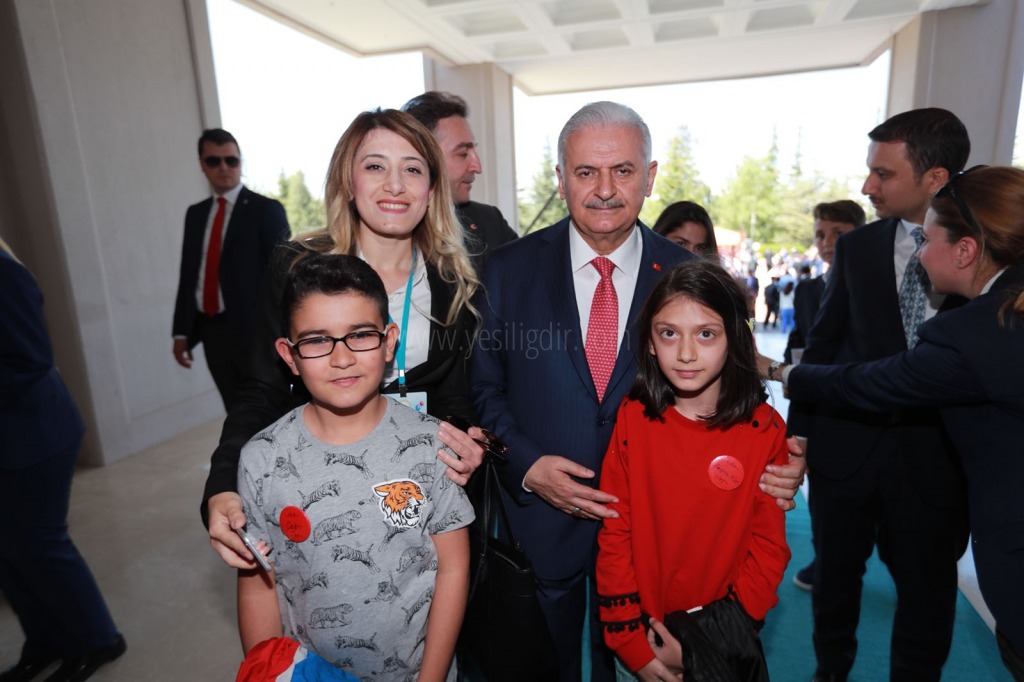 IĞDIRLI ÖĞRENCİLER BAŞBAKANLA GÖRÜŞTÜ