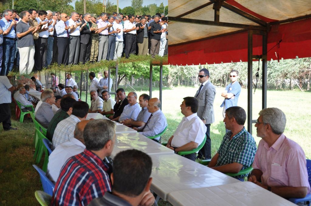 Vali Ahmet Pek Şimşek Ailesine Taziye Ziyaretinde Bulundu