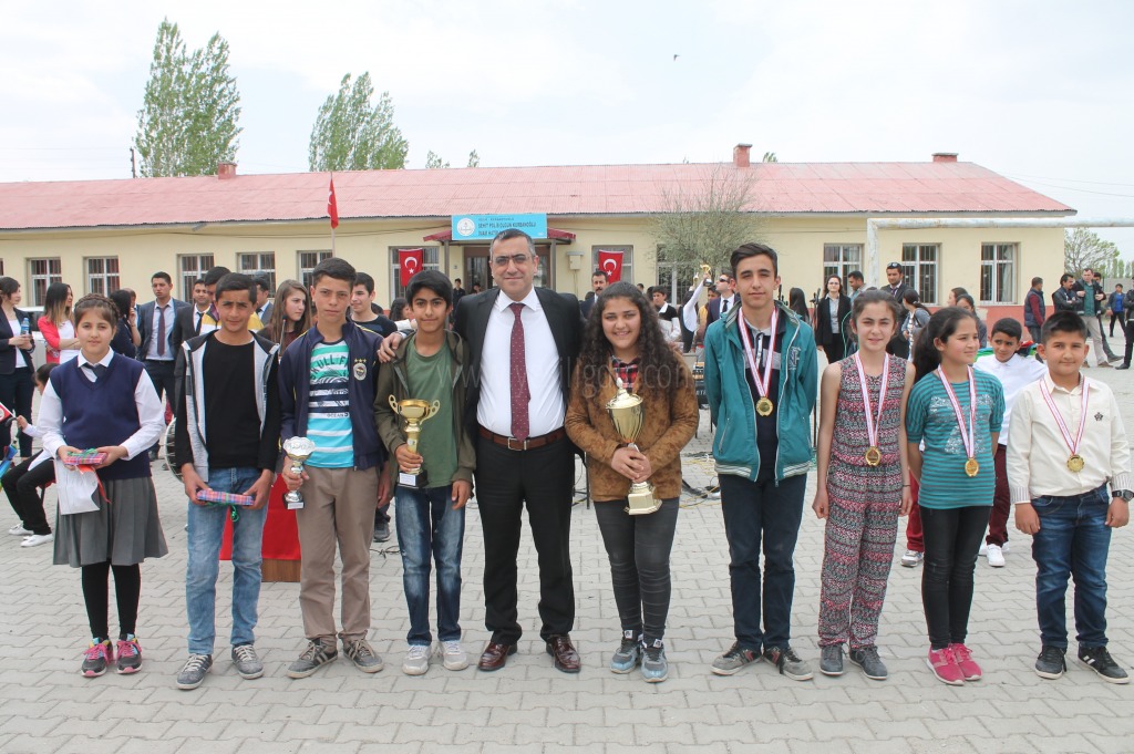 KARAKOYUNLU İLÇESİNDE 23 NİSAN COŞKUYLA KUTLANDI