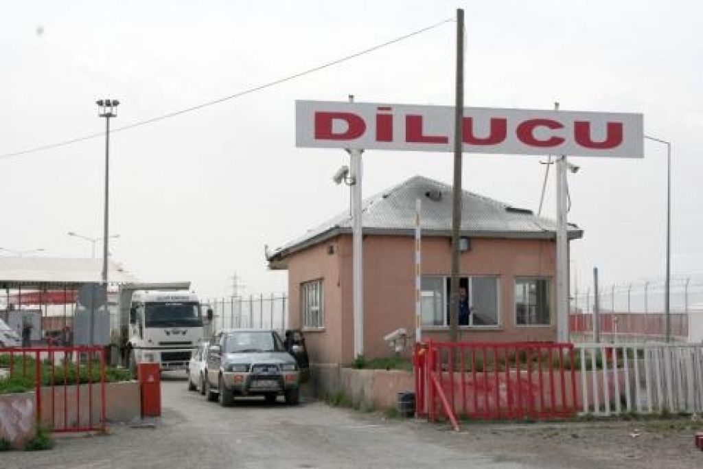 Dilucu Sınır Kapısında Giriş Çıkış Yapılmıyor