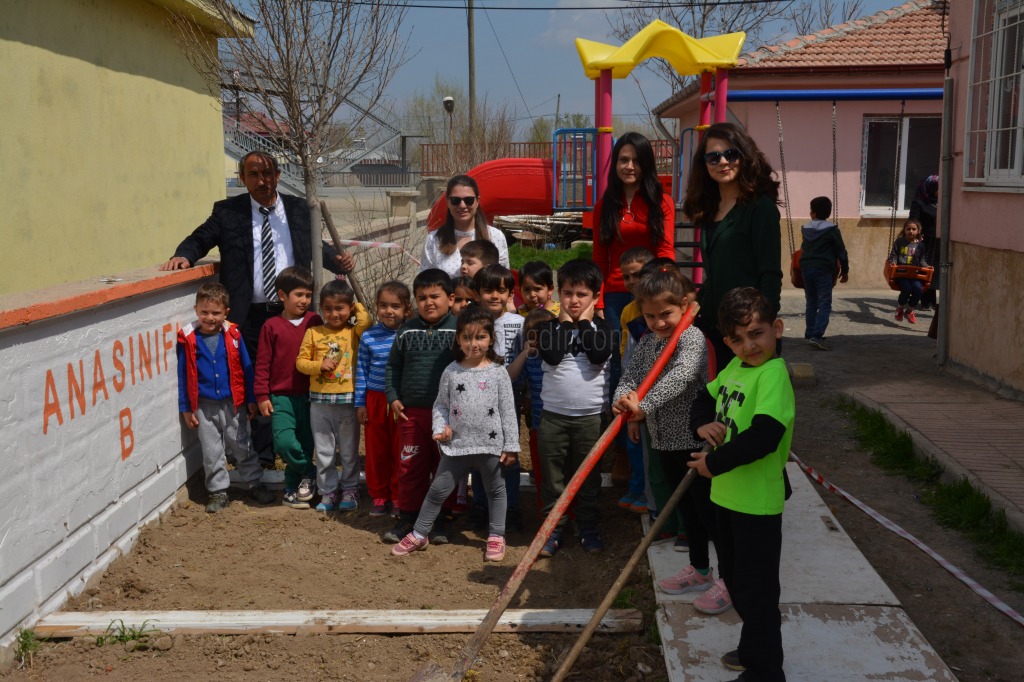 HER SINIF İÇİN BİR BAHÇE OLUŞTURDULAR
