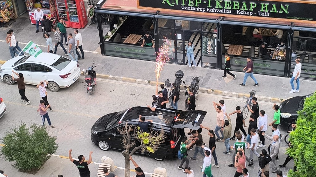 Iğdır'da Taraftarlar Sokağa Döküldü