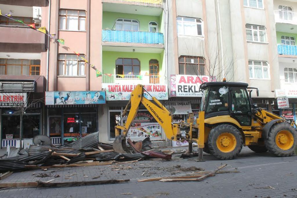 Iğdır'da Fırtına Çatıları Uçurdu